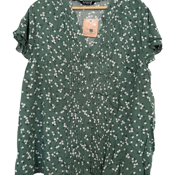 BloomChic Tops - Women's Green Floral Top by Sonoma